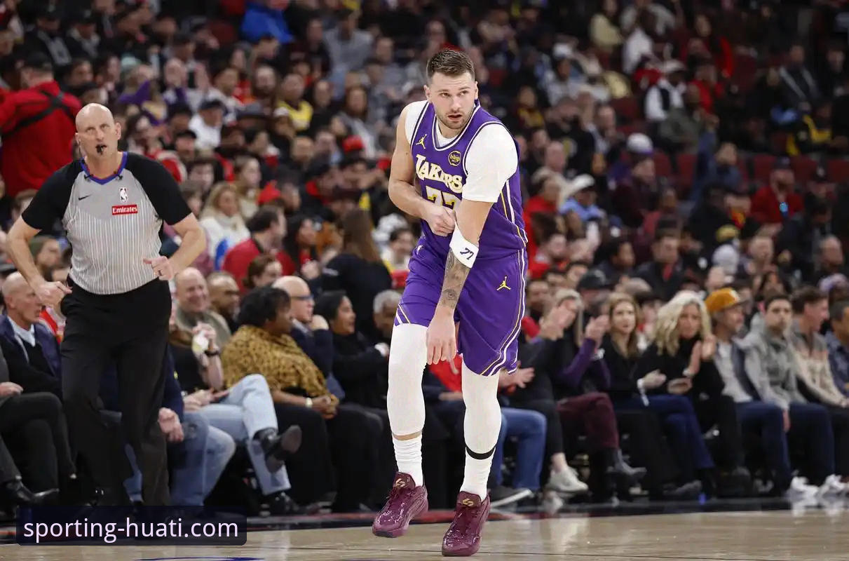 揭秘湖人三巨头火力全开背后：一场数据盛宴与观赛体验的深度思考